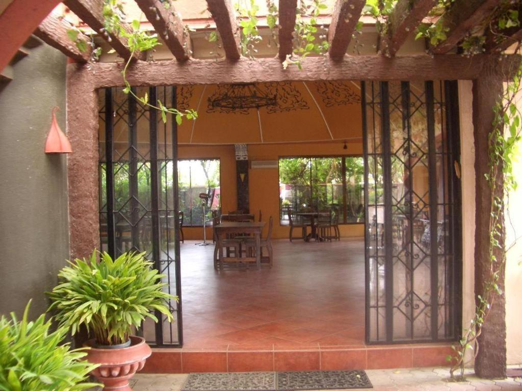 Casa La Granja Hotel Iloilo City Exterior foto