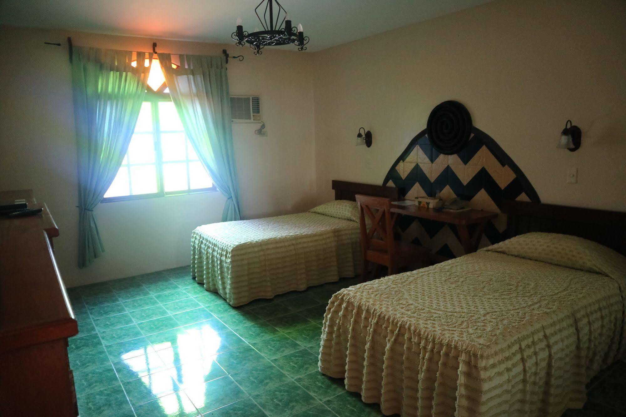 Casa La Granja Hotel Iloilo City Exterior foto
